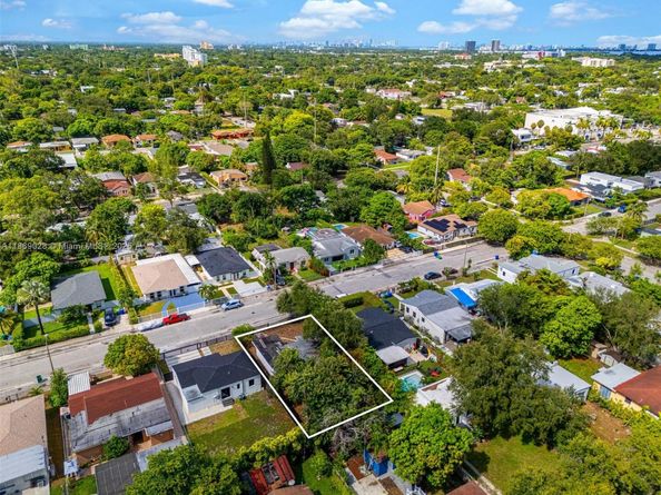 350 NW 45th St, Miami FL 33127