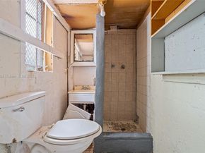 350 NW 45th St, Miami FL 33127
