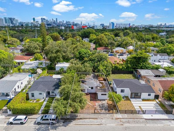 350 NW 45th St, Miami FL 33127