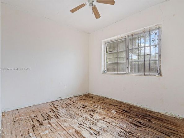 350 NW 45th St, Miami FL 33127