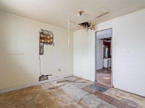 350 NW 45th St, Miami FL 33127