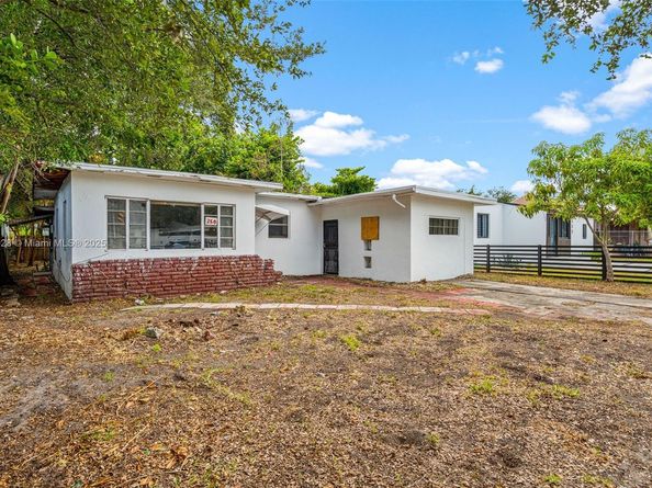 350 NW 45th St, Miami FL 33127