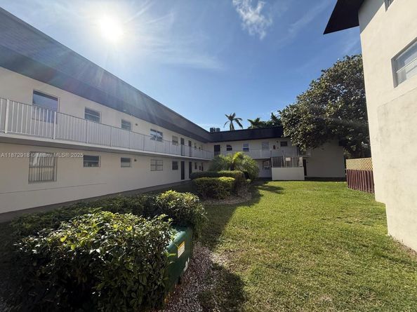 8601 SW 94th St 125W, Miami FL 33156