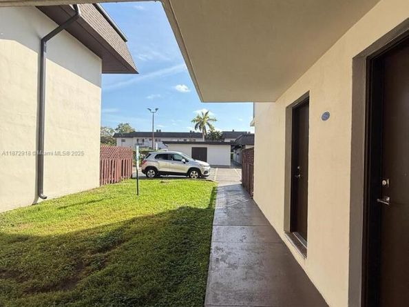 8601 SW 94th St 125W, Miami FL 33156