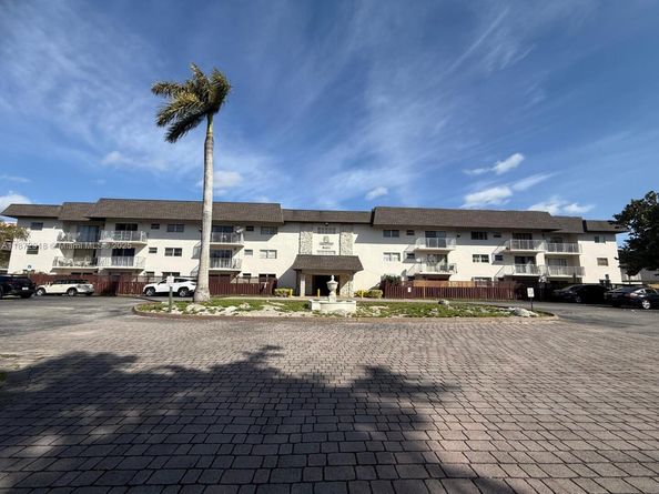 8601 SW 94th St 125W, Miami FL 33156