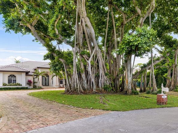 7250 SW 99th St, Pinecrest FL 33156