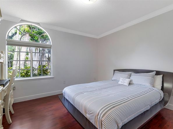 7250 SW 99th St, Pinecrest FL 33156