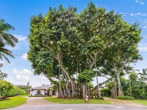 7250 SW 99th St, Pinecrest FL 33156