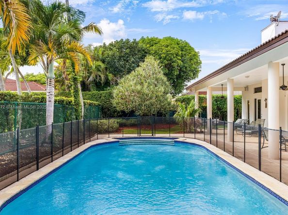 7250 SW 99th St, Pinecrest FL 33156