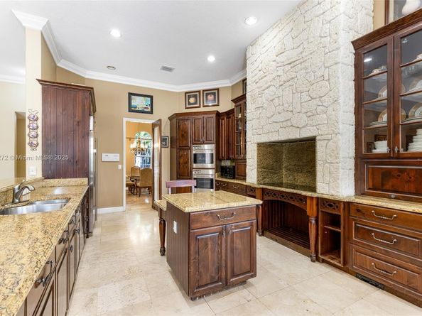 7250 SW 99th St, Pinecrest FL 33156