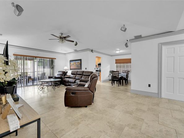 5520 NW 49th Ave, Coconut Creek FL 33073