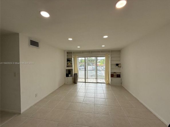 3000 NE 16th Ave 209, Oakland Park FL 33334