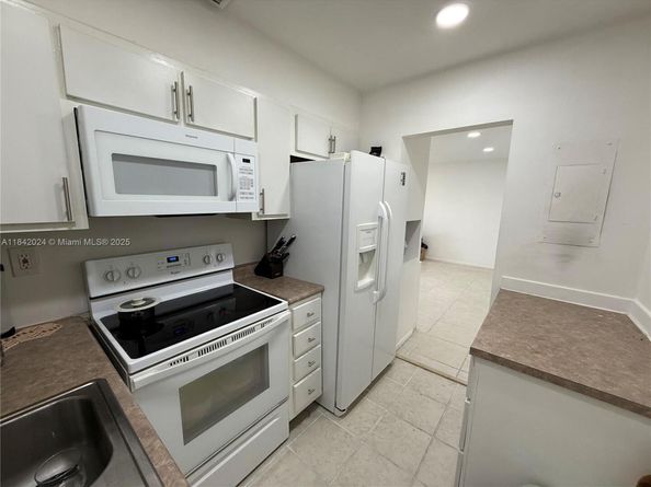3000 NE 16th Ave 209, Oakland Park FL 33334