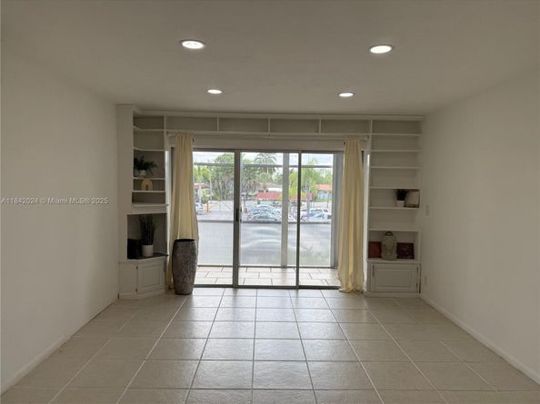 3000 NE 16th Ave 209, Oakland Park FL 33334