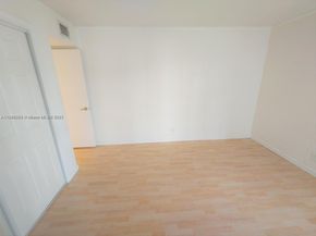 3000 NE 16th Ave 209, Oakland Park FL 33334