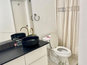 3000 NE 16th Ave 209, Oakland Park FL 33334