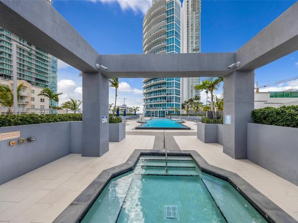 480 NE 30th St 1402, Miami FL 33137