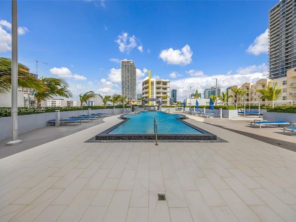 480 NE 30th St 1402, Miami FL 33137