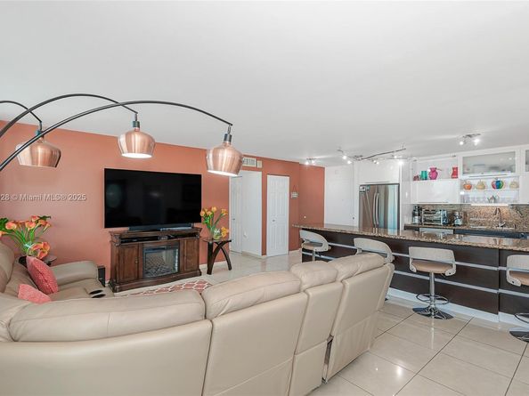 7135 Collins Ave 625, Miami Beach FL 33141