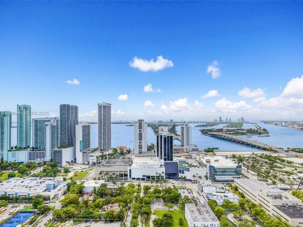 1600 NE 1st Ave 2318, Miami FL 33132