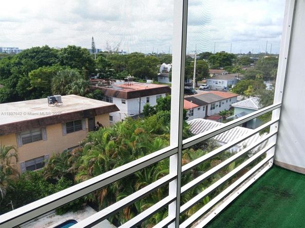 1830 Dixieanna St 503, Hollywood FL 33020