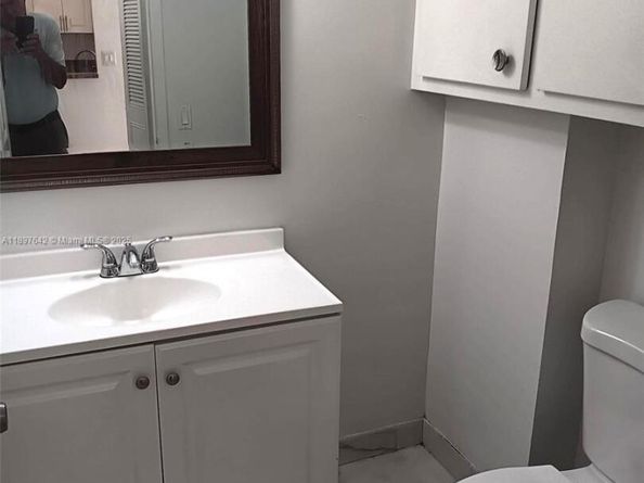 1830 Dixieanna St 503, Hollywood FL 33020