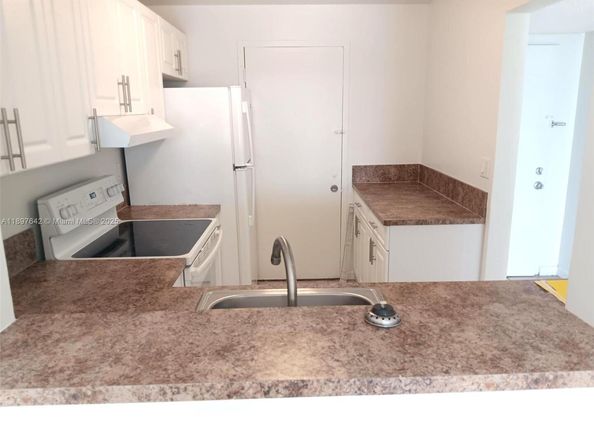 1830 Dixieanna St 503, Hollywood FL 33020