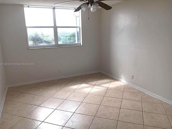 1830 Dixieanna St 503, Hollywood FL 33020