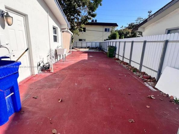 7950 NW 10th St, Pembroke Pines FL 33024