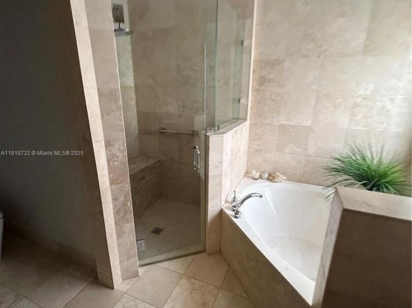 10772 NW 71st St, Doral FL 33178