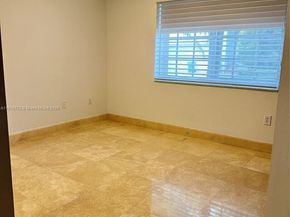 10772 NW 71st St, Doral FL 33178