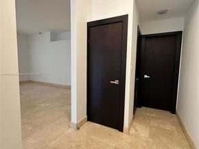 10772 NW 71st St, Doral FL 33178