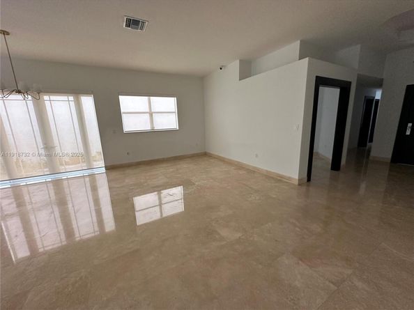 10772 NW 71st St, Doral FL 33178