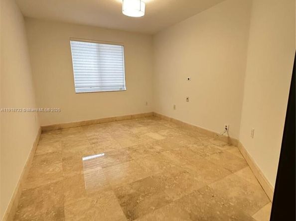 10772 NW 71st St, Doral FL 33178