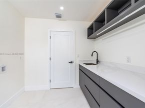 7101 E Troon Cir, Miami Lakes FL 33014
