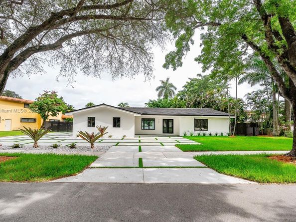 7101 E Troon Cir, Miami Lakes FL 33014