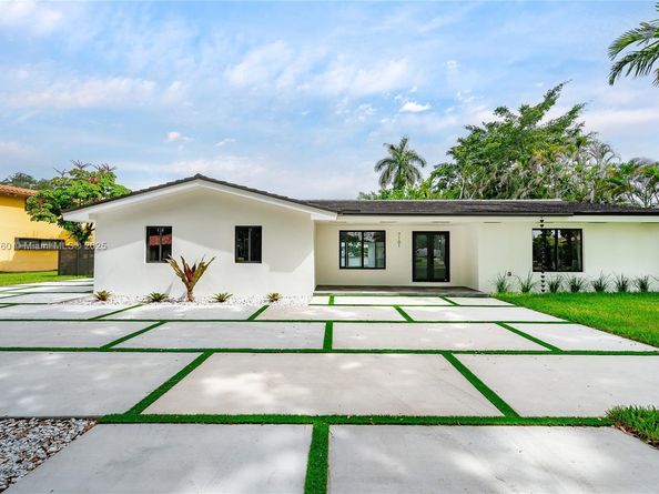 7101 E Troon Cir, Miami Lakes FL 33014