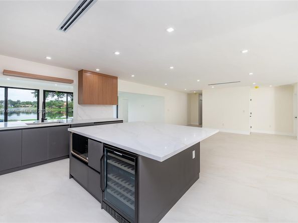 7101 E Troon Cir, Miami Lakes FL 33014