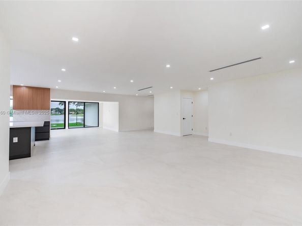 7101 E Troon Cir, Miami Lakes FL 33014