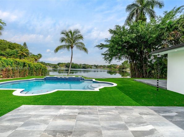 7101 E Troon Cir, Miami Lakes FL 33014