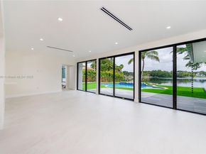 7101 E Troon Cir, Miami Lakes FL 33014