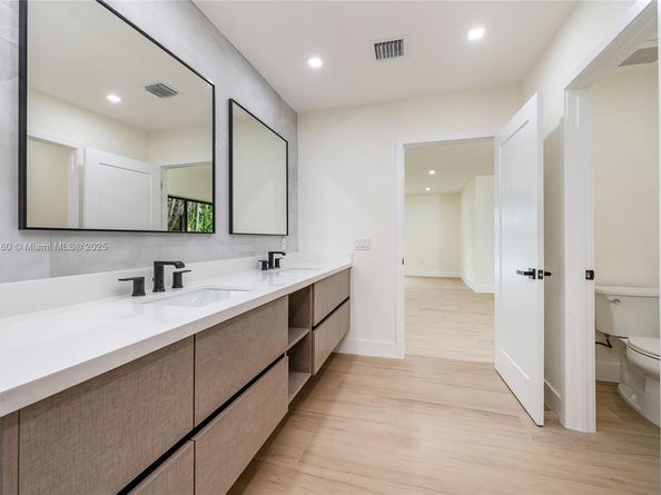7101 E Troon Cir, Miami Lakes FL 33014