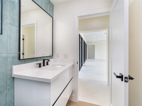 7101 E Troon Cir, Miami Lakes FL 33014