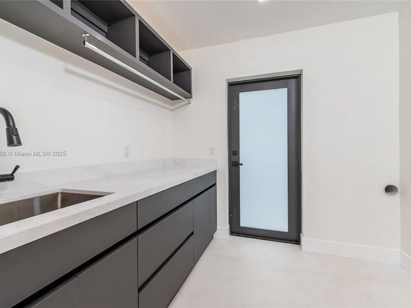 7101 E Troon Cir, Miami Lakes FL 33014
