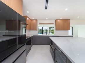 7101 E Troon Cir, Miami Lakes FL 33014