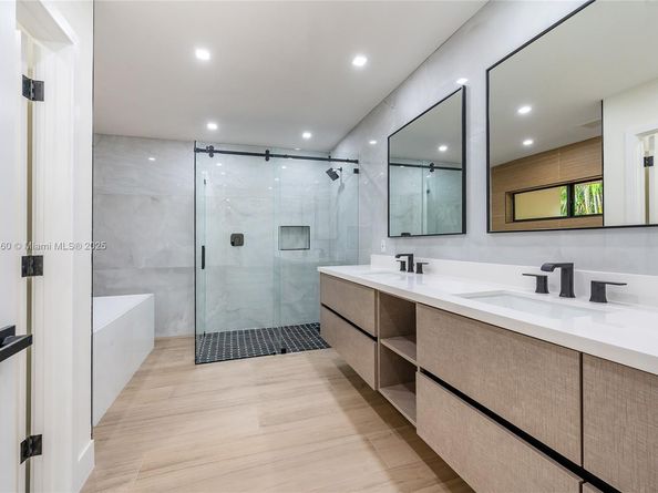 7101 E Troon Cir, Miami Lakes FL 33014