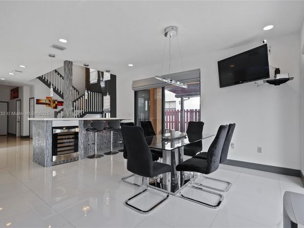 10040 NW 10th St, Miami FL 33172