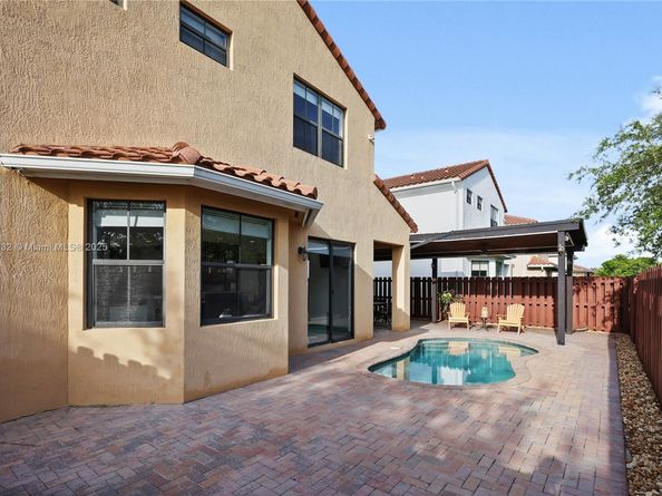 10040 NW 10th St, Miami FL 33172