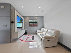 10040 NW 10th St, Miami FL 33172