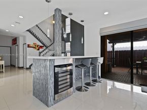 10040 NW 10th St, Miami FL 33172